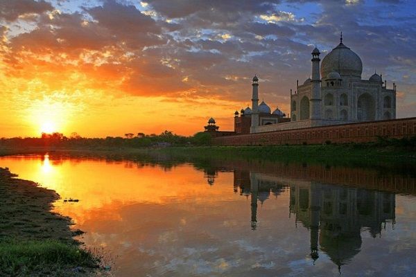 Sunrise at Taj Mahal image