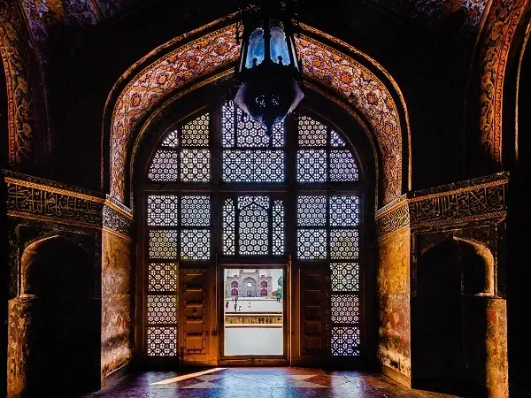 8. Akbar tomb