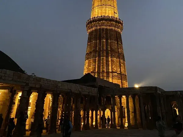 qutub minar delhi view